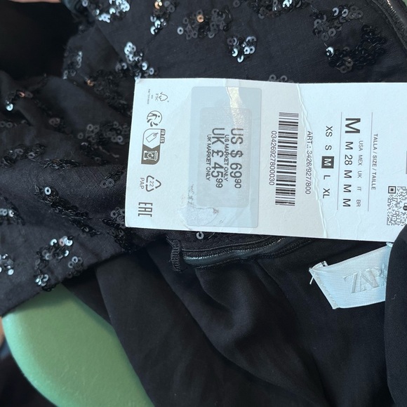 NWT Zara Black Off-Shoulder sequin Top M
🚨FIRM PRICE NO DISCOUNT - Picture 3 of 16